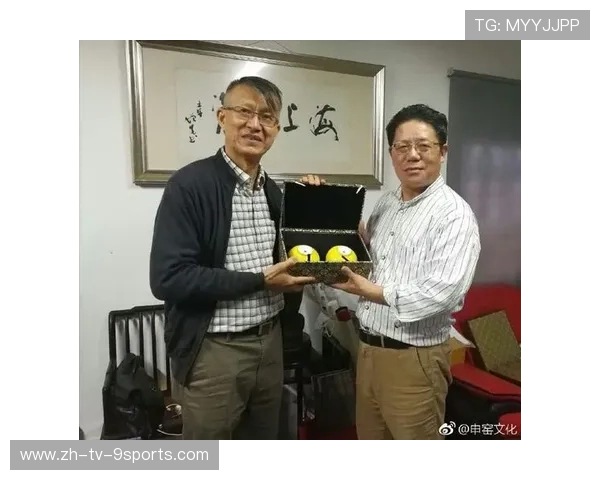 赛后球员互赠纪念品，展现友谊与尊重，赛后球员互赠纪念品,展现友谊与尊重的句子