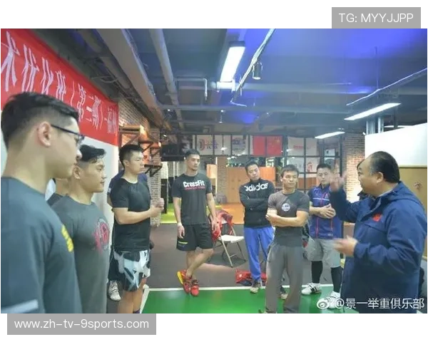 举重俱乐部加强青少年训练的科学记录与家校通报，青少年举重队